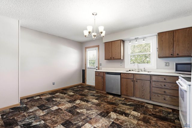 1715 ENNEN DR, Rapid City, SD 57703