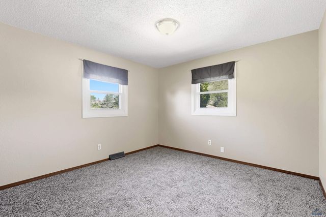 1715 ENNEN DR, Rapid City, SD 57703