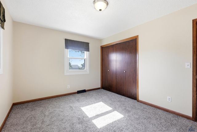 1715 ENNEN DR, Rapid City, SD 57703