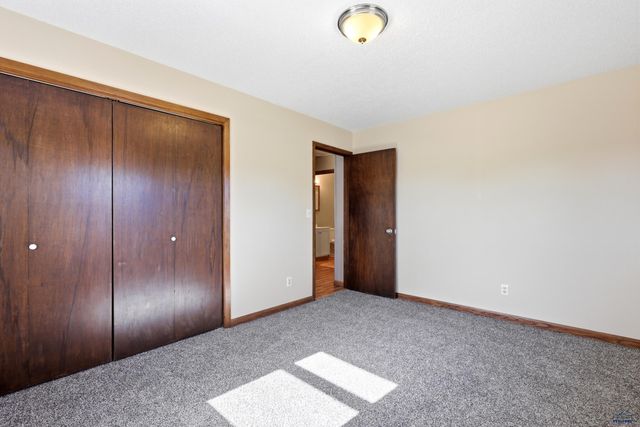 1715 ENNEN DR, Rapid City, SD 57703