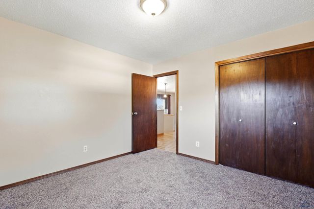 1715 ENNEN DR, Rapid City, SD 57703