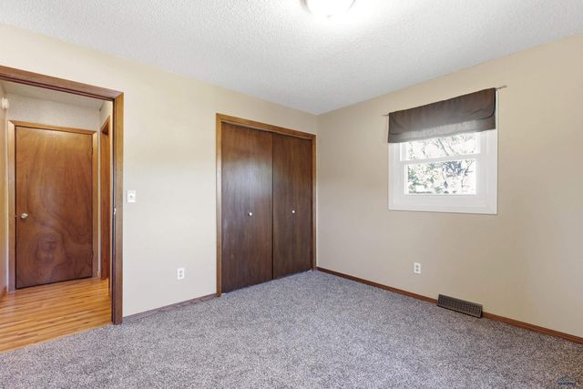 1715 ENNEN DR, Rapid City, SD 57703