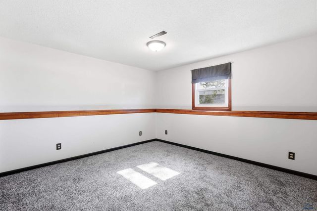 1715 ENNEN DR, Rapid City, SD 57703