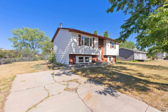 1715 ENNEN DR, Rapid City, SD 57703