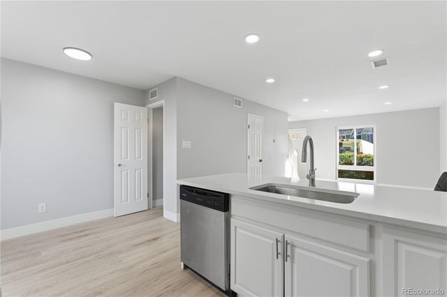 932 S Peoria Street, Aurora, CO 80012