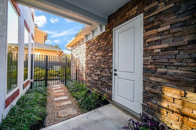 3815 Antibes Lane, Houston, TX 77082