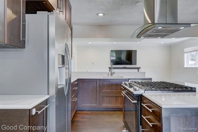 2742 Downey Drive, Troy, MI 48083