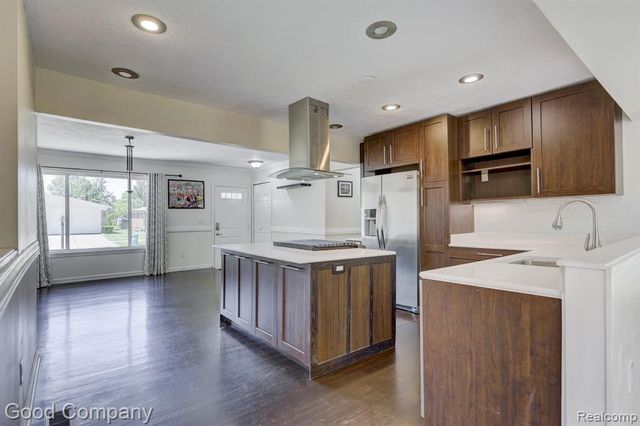 2742 Downey Drive, Troy, MI 48083