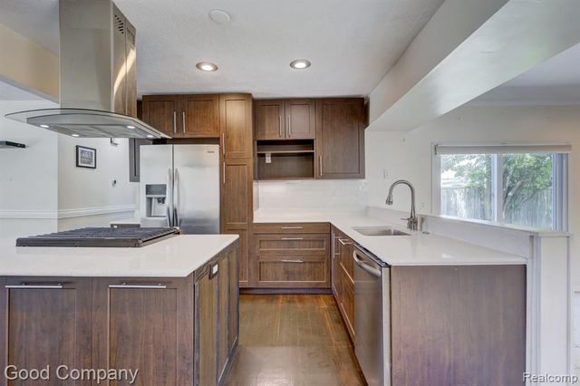 2742 Downey Drive, Troy, MI 48083