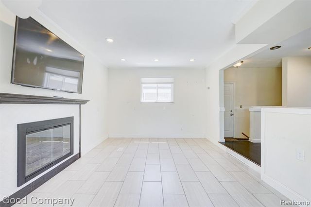 2742 Downey Drive, Troy, MI 48083