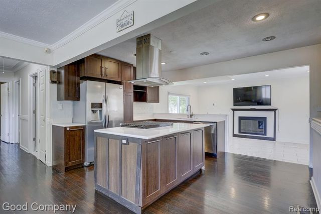 2742 Downey Drive, Troy, MI 48083