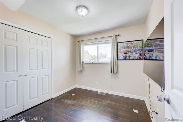 2742 Downey Drive, Troy, MI 48083