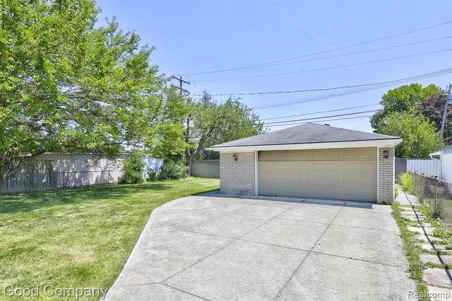 2742 Downey Drive, Troy, MI 48083