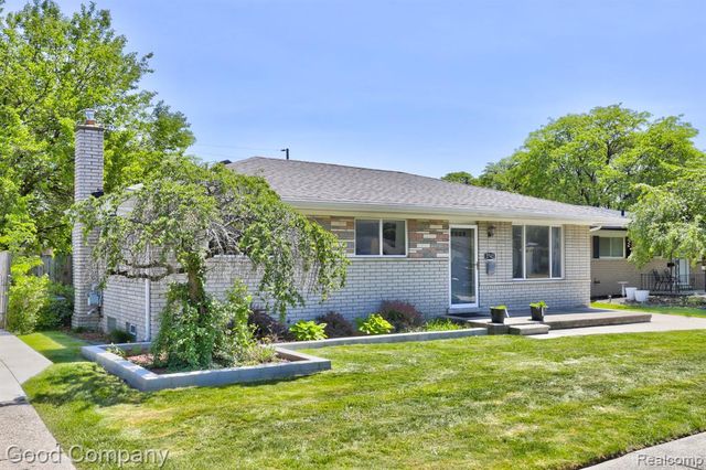 2742 Downey Drive, Troy, MI 48083