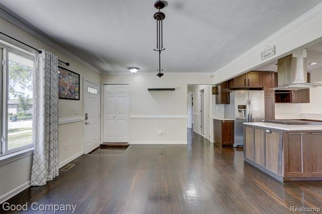 2742 Downey Drive, Troy, MI 48083