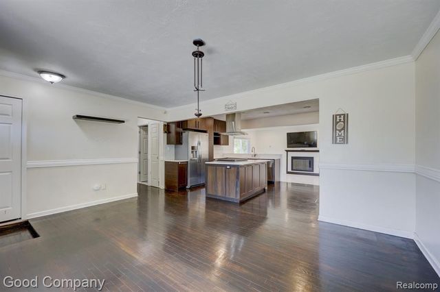 2742 Downey Drive, Troy, MI 48083