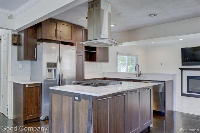 2742 Downey Drive, Troy, MI 48083