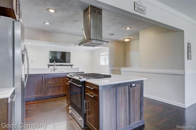 2742 Downey Drive, Troy, MI 48083