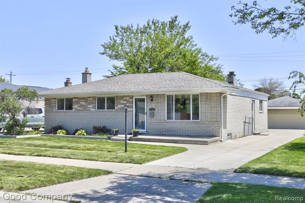 2742 Downey Drive, Troy, MI 48083