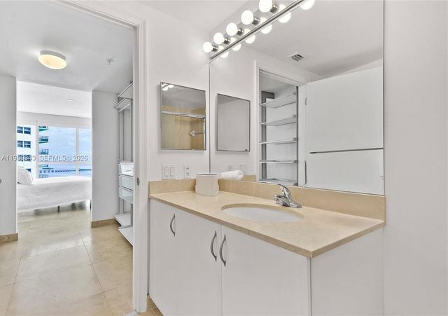 1750 N Bayshore Dr 3301, Miami, FL 33132