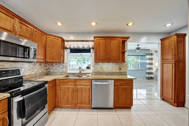 1710 NW 111th Terrace, Pembroke Pines, FL 33026