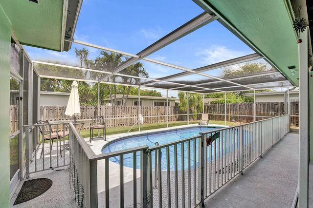 1710 NW 111th Terrace, Pembroke Pines, FL 33026