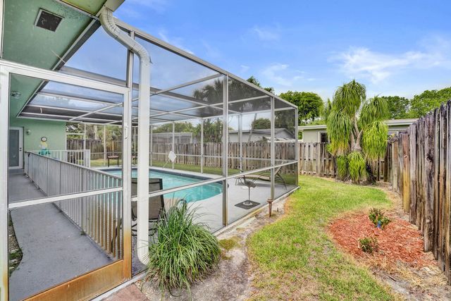 1710 NW 111th Terrace, Pembroke Pines, FL 33026
