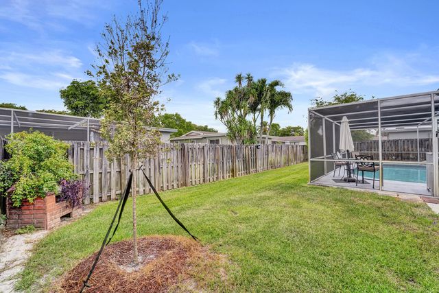 1710 NW 111th Terrace, Pembroke Pines, FL 33026