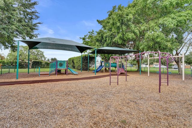 1710 NW 111th Terrace, Pembroke Pines, FL 33026