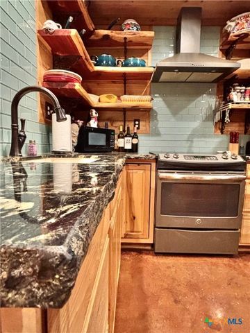 76 Blue Street, Port O'connor, TX 77982