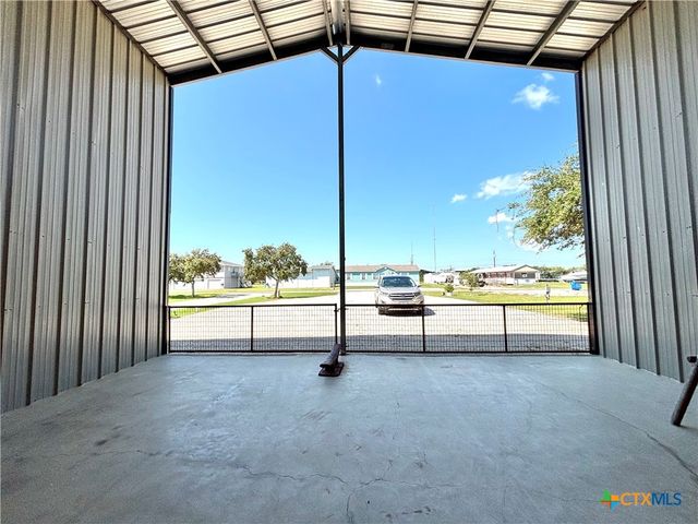 76 Blue Street, Port O'connor, TX 77982