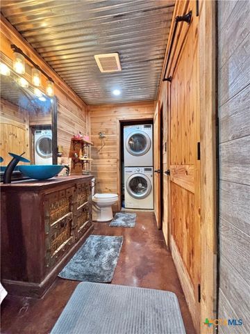 76 Blue Street, Port O'connor, TX 77982