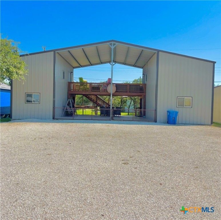 76 Blue Street, Port O'connor, TX 77982