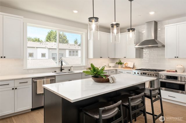 433 Parkside Walk, Sammamish, WA 98074