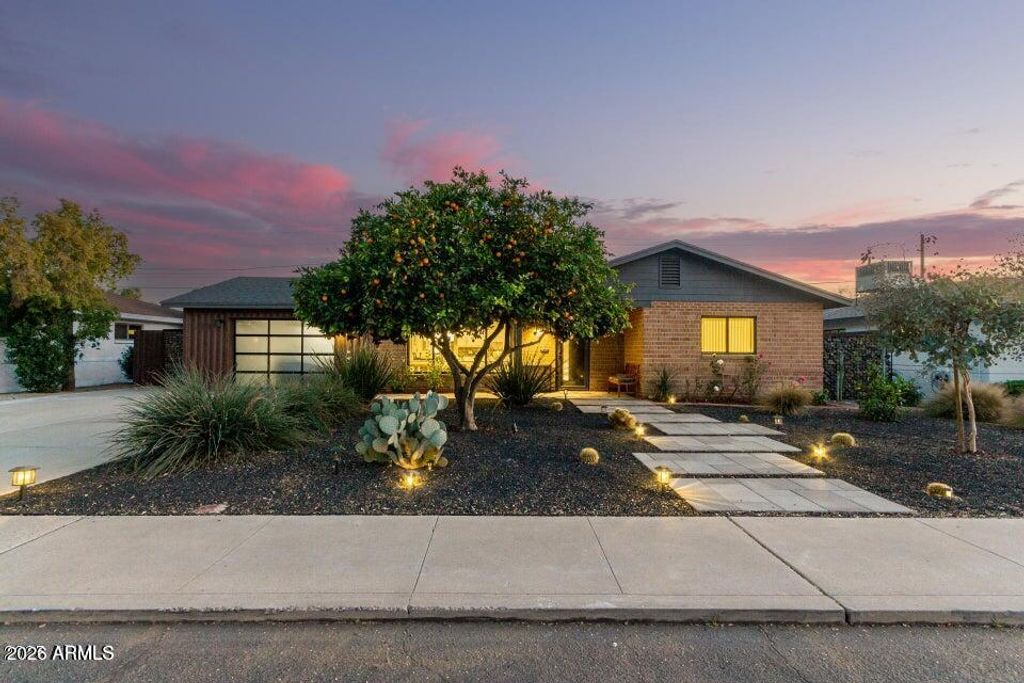 1837 E MINNEZONA Avenue, Phoenix, AZ 85016 — photo 2