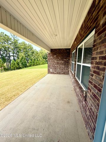 161 Twin Lakes Drive, Byhalia, MS 38611