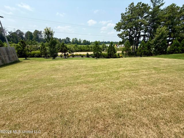 161 Twin Lakes Drive, Byhalia, MS 38611