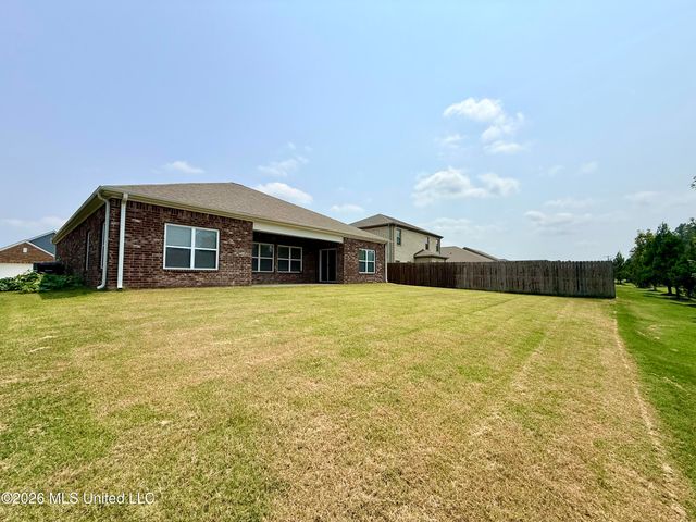 161 Twin Lakes Drive, Byhalia, MS 38611
