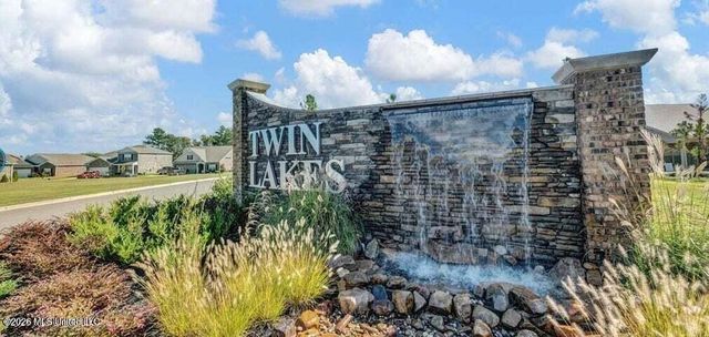 161 Twin Lakes Drive, Byhalia, MS 38611