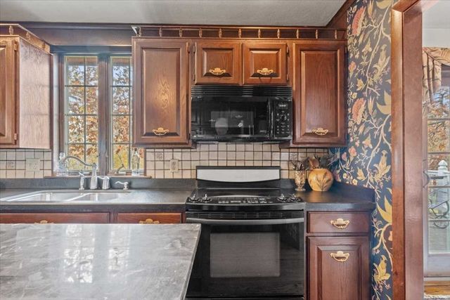 113 Indian Hill Rd, Worcester, MA 01606