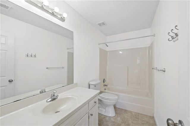 1007 SW Blue Branch Drive, Grain Valley, MO 64029