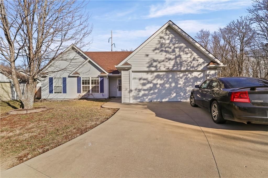 1007 SW Blue Branch Drive, Grain Valley, MO 64029