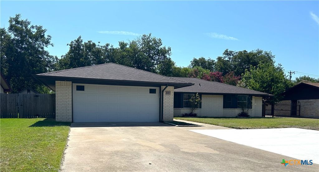 821 S Roy Reynolds Drive, Harker Heights, TX 76548