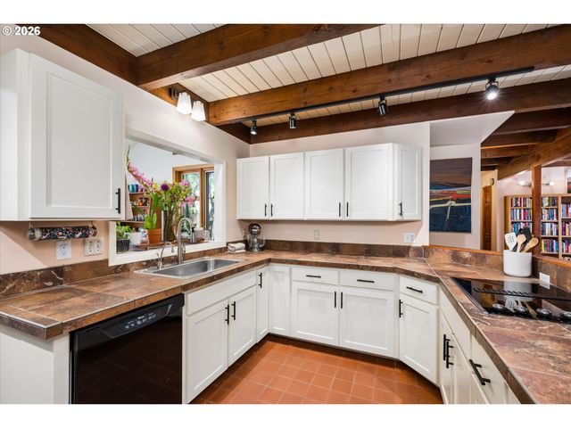 2310 DOUGLAS Dr, Eugene, OR 97405
