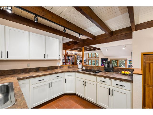2310 DOUGLAS Dr, Eugene, OR 97405