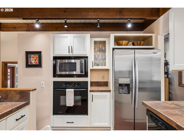 2310 DOUGLAS Dr, Eugene, OR 97405