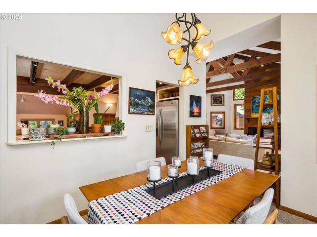 2310 DOUGLAS Dr, Eugene, OR 97405