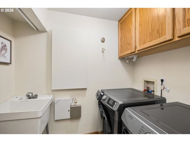 2310 DOUGLAS Dr, Eugene, OR 97405