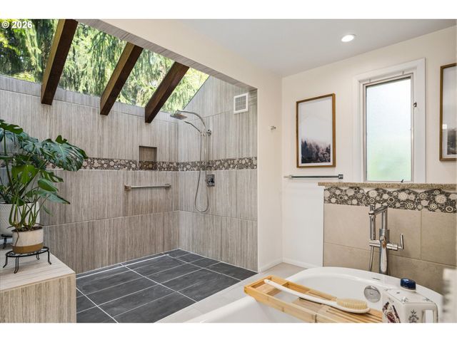 2310 DOUGLAS Dr, Eugene, OR 97405