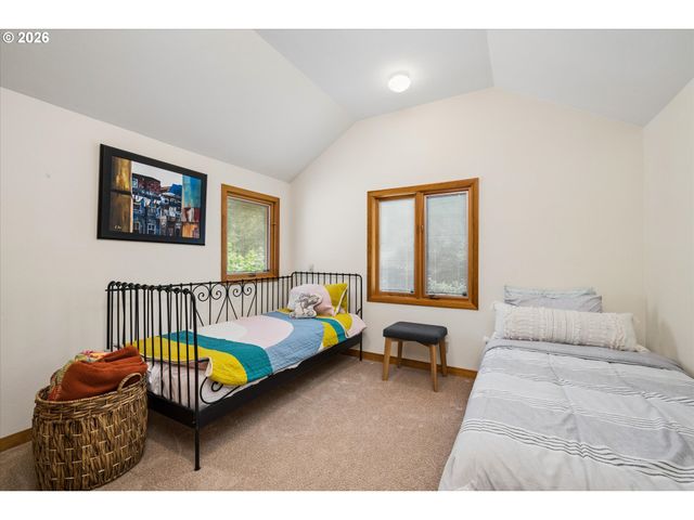 2310 DOUGLAS Dr, Eugene, OR 97405